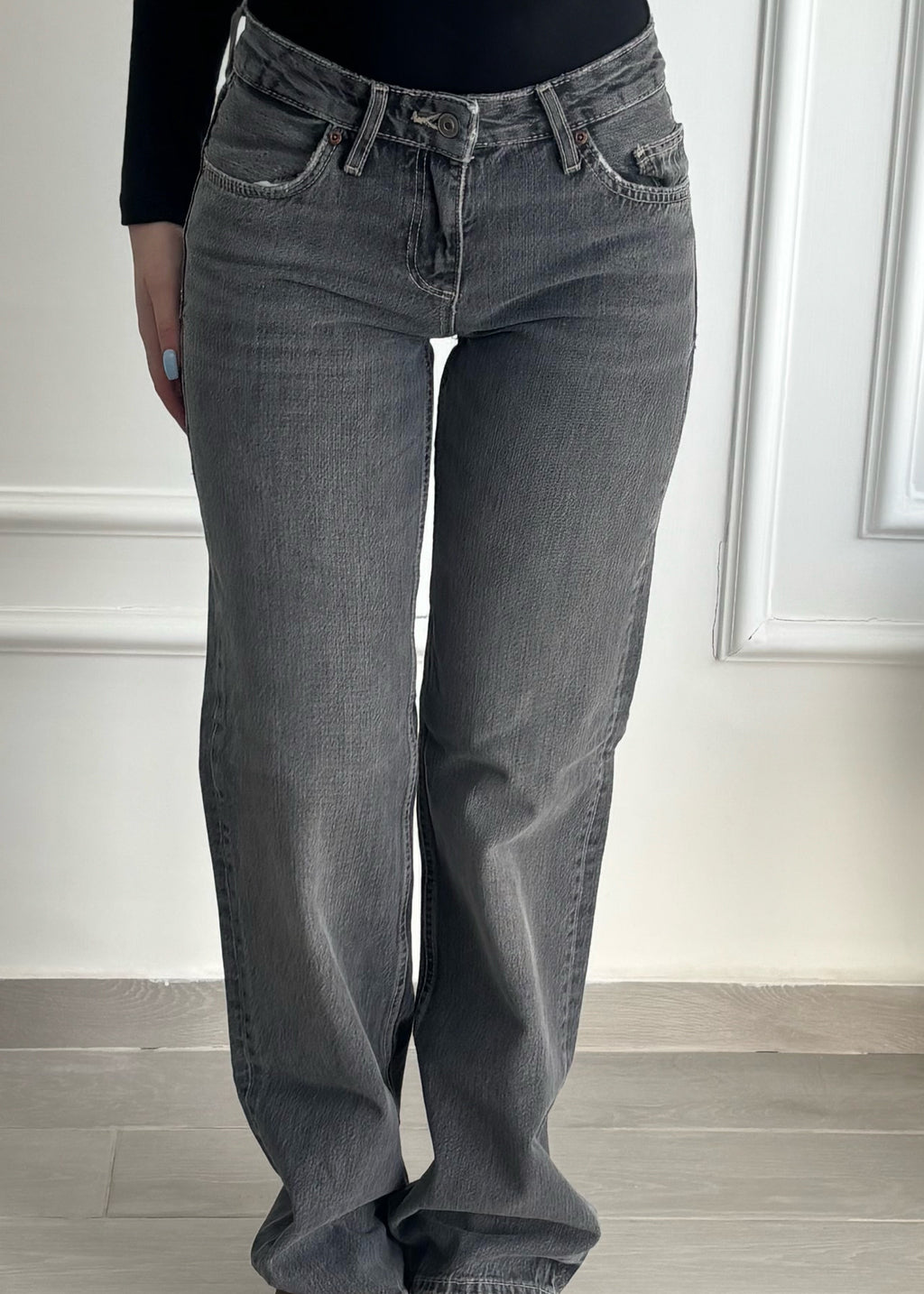 MID-RISE GREY JEANS