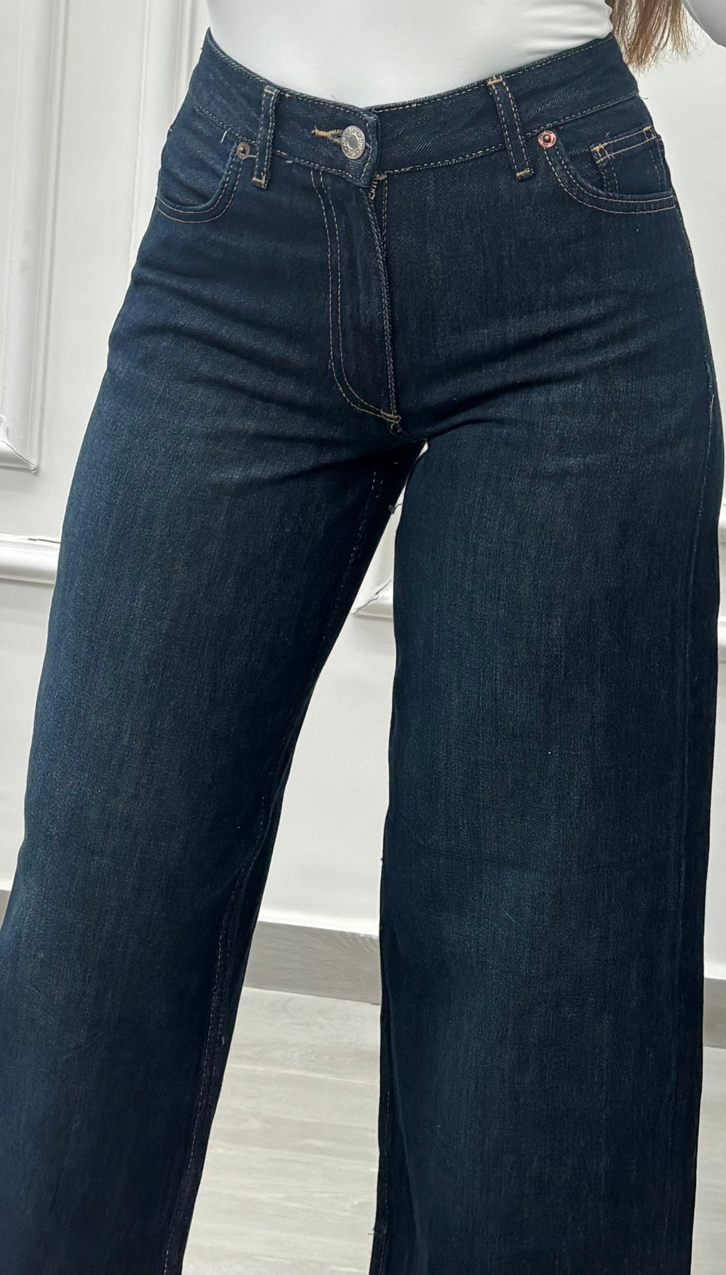 HIGH RISE NAVY JEANS